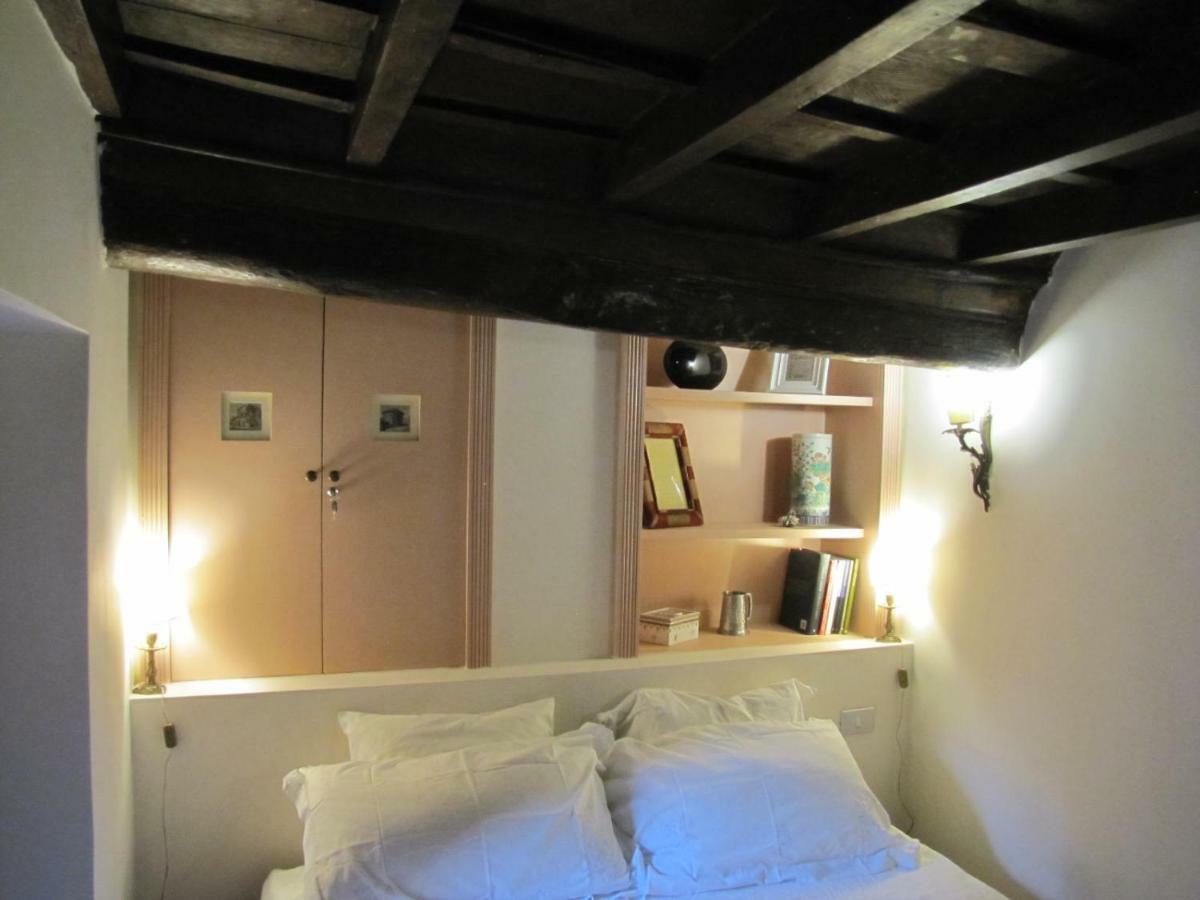 Apartment Un Tetto Al Pantheon Rom